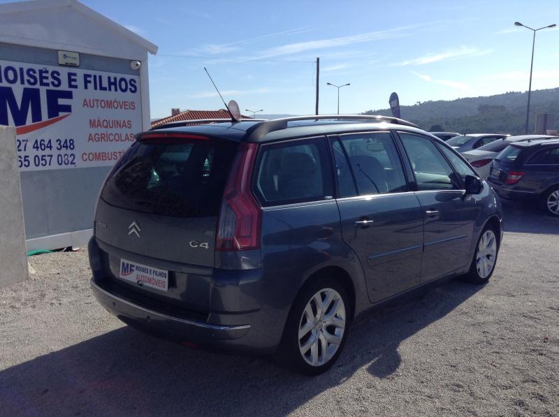 Detalhe da Viatura CITROEN, C 4 Picasso Moisés e Filhos